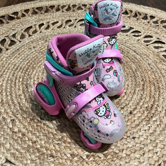 Roller  derby  w1968GM Hello kitty  skates size11-2 - Picture 1 of 6